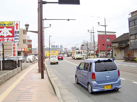 神水交差点をそのまま直進します。