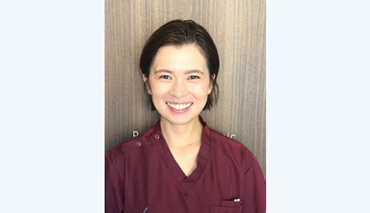 歯科助手「出口楓」
